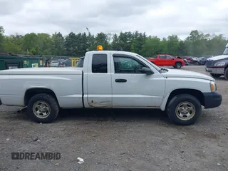 2007 Dodge Dakota ST z VIN 1D7HW22K07S202496, wystawiony jako IAAI lot #42319252 z przebiegiem 124 696 mil mil oraz . Historia ofert i sprzedaży dostępna na DreamBid. Obrazek 14.