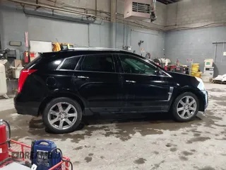 2012 Cadillac SRX Performance Collection z VIN 3GYFNEE37CS630391, wystawiony jako IAAI lot #42280516 z przebiegiem 137 330 mil mil oraz . Historia ofert i sprzedaży dostępna na DreamBid. Obrazek 13.