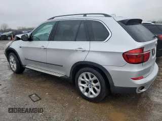 2013 BMW X5 xDrive35i z VIN 5UXZV4C54D0E10167, wystawiony jako Copart lot #86497414 z przebiegiem 95 519 mil mil oraz Szkody całkowita. Historia ofert i sprzedaży dostępna na DreamBid. Obrazek 2.