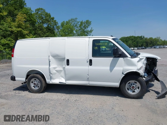 2025 GMC Savana Cargo z VIN 1GTW7AFP7S1140785, wystawiony jako IAAI lot #42340032 z przebiegiem 585 mil mil oraz . Historia ofert i sprzedaży dostępna na DreamBid. Obrazek 14.