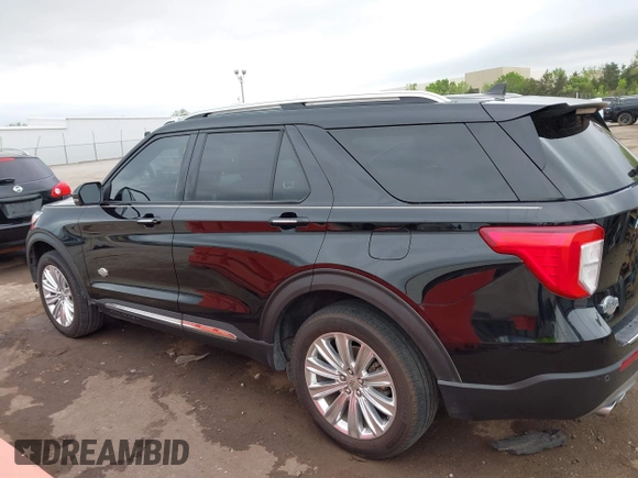 2022 Ford Explorer King Ranch z VIN 1FM5K8LC5NGA34787, wystawiony jako IAAI lot #42066427 z przebiegiem 82 945 mil mil oraz . Historia ofert i sprzedaży dostępna na DreamBid. Obrazek 14.