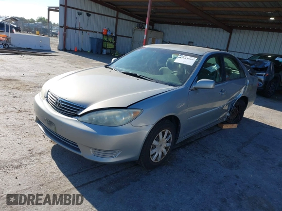 2005 Toyota Camry LE z VIN 4T1BE30K65U543152, wystawiony jako IAAI lot #42183864 z przebiegiem 228 285 mil mil oraz . Historia ofert i sprzedaży dostępna na DreamBid. Obrazek 17.