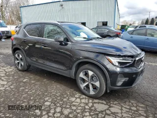 2025 Volvo XC40 Plus Bright Theme с VIN YV4L12UE4S2491995, выставлен на аукционе Copart как лот 45732865 с пробегом Не указан миль и Чистый • Clean title. История ставок и продаж доступна на DreamBid. Изображение 4.