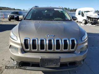 2016 Jeep Cherokee Latitude with VIN 1C4PJMCS1GW286268, listed as a Copart auction lot 83254154 with 122,761 mi miles and Salvage Title. Bid and sale history available at carsss.com. Image 5.