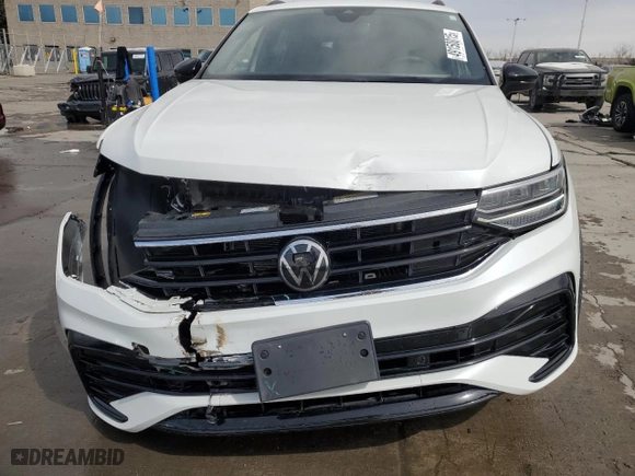 2023 Volkswagen Tiguan SE R-Line Black with VIN 3VV8B7AX8PM091870, listed as a Copart auction lot 49150015 with 21,440 mi miles and Salvage Title. Bid and sale history available at carsss.com. Image 5.
