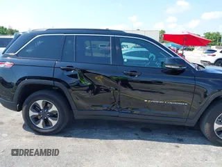 2024 Jeep Grand Cherokee с VIN 1C4RJYB66RC145530, выставлен на аукционе IAAI как лот 42340853 с пробегом 38 771 миль миль и . История ставок и продаж доступна на DreamBid. Изображение 6.