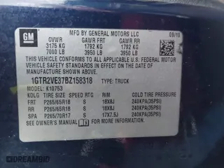 2011 GMC Sierra 1500 SLE with VIN 1GTR2VE37BZ158318, listed as a IAAI auction lot 42025013 with 209,094 mi miles. Bid and sale history available at carsss.com. Image 9.