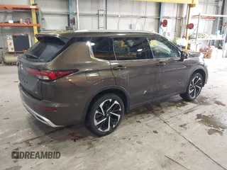 2024 Mitsubishi Outlander SEL z VIN JA4J4WA84RZ054131, wystawiony jako IAAI lot #41555718 z przebiegiem 17 559 mil mil oraz . Historia ofert i sprzedaży dostępna na DreamBid. Obrazek 4.