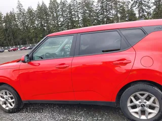 2020 Kia Soul LX with VIN KNDJ23AU3L7009028, listed as a IAAI auction lot 42137466 with 44,398 mi miles. Bid and sale history available at carsss.com. Image 14.