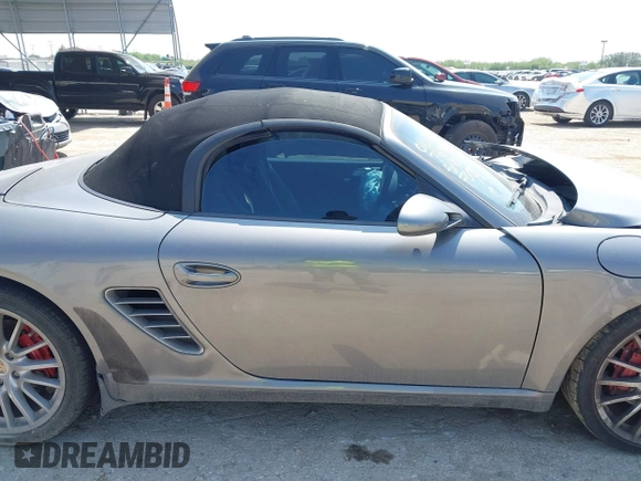 2007 Porsche Boxster S z VIN WP0CB29887U731046, wystawiony jako IAAI lot #42191204 z przebiegiem 153 037 mil mil oraz . Historia ofert i sprzedaży dostępna na DreamBid. Obrazek 13.