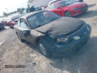 2000 Ford Escort ZX2 z VIN 3FAKP1139YR235632, wystawiony jako IAAI lot #42240451 z przebiegiem 139 532 mil mil oraz . Historia ofert i sprzedaży dostępna na DreamBid. Obrazek 1.