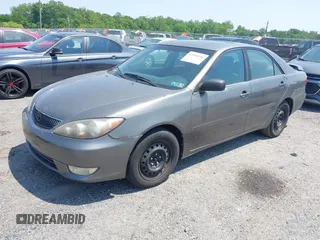 2005 Toyota Camry STD z VIN 4T1BE32K35U528105, wystawiony jako IAAI lot #42395590 z przebiegiem 167 251 mil mil oraz . Historia ofert i sprzedaży dostępna na DreamBid. Obrazek 2.