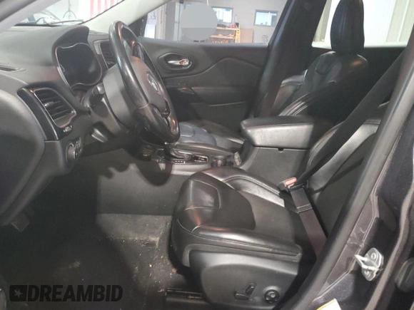 2020 Jeep Cherokee Altitude z VIN 1C4PJMLB5LD608318, wystawiony jako Copart lot #55660845 z przebiegiem 56 394 mil mil oraz Szkoda całkowita • Salvage title. Historia ofert i sprzedaży dostępna na DreamBid. Obrazek 7.