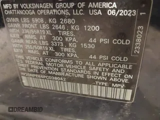 2023 Volkswagen ID.4 Pro z VIN 1V2DNPE84PC038042, wystawiony jako IAAI lot #41446269 z przebiegiem 12 878 mil mil oraz . Historia ofert i sprzedaży dostępna na DreamBid. Obrazek 9.