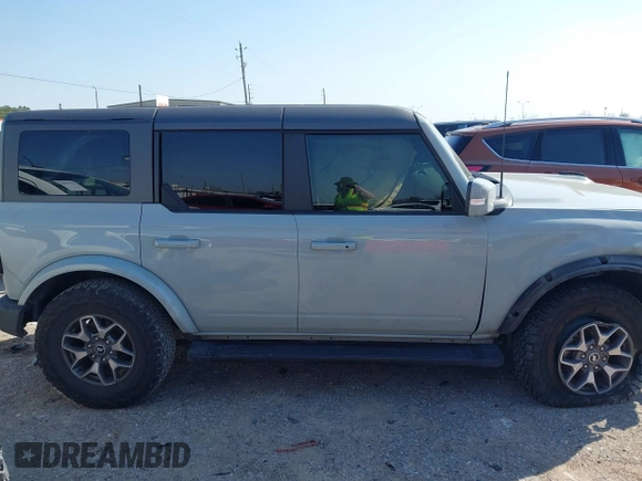 2023 Ford Bronco z VIN 1FMDE5BH5PLB37801, wystawiony jako IAAI lot #41691282 z przebiegiem 21 129 mil mil oraz . Historia ofert i sprzedaży dostępna na DreamBid. Obrazek 14.