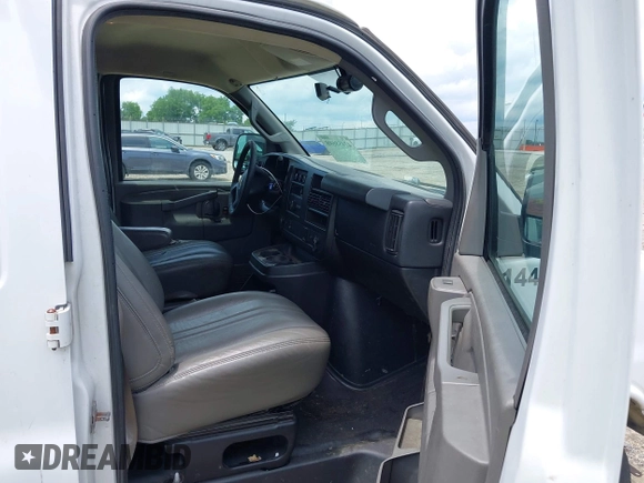 2017 Chevrolet Express Cargo with VIN 1GCWGAFF4H1102432, listed as a IAAI auction lot 42458698 with 282,698 mi miles and . Bid and sale history available at DreamBid. Image 5.
