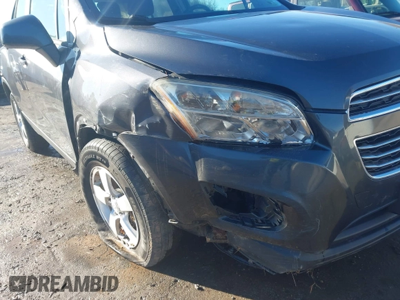 2016 Chevrolet Trax LS with VIN 3GNCJNSB8GL233537, listed as a IAAI auction lot 41574936 with 101,301 mi miles. Bid and sale history available at carsss.com. Image 6.