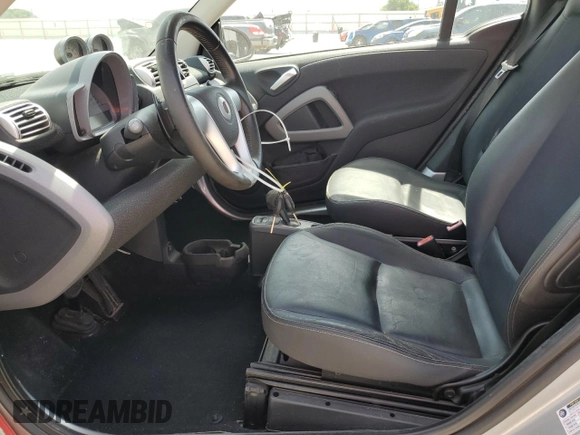 2009 Smart fortwo Passion z VIN WMEEK31XX9K306610, wystawiony jako Copart lot #57115125 z przebiegiem 5478 mil mil oraz Tytuł czysty. Historia ofert i sprzedaży dostępna na DreamBid. Obrazek 7.