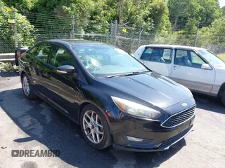 2015 Ford Focus SE z VIN 1FADP3F26FL283668, wystawiony jako IAAI lot #42440953 z przebiegiem 139 003 mil mil oraz . Historia ofert i sprzedaży dostępna na DreamBid. Obrazek 1.