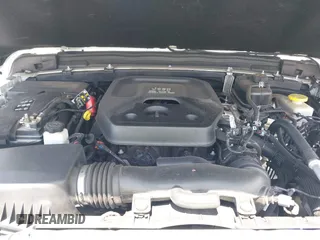 2021 Jeep Wrangler Unlimited Sahara Altitude z VIN 1C4HJXEN7MW518395, wystawiony jako IAAI lot #42484314 z przebiegiem 55 000 mil mil oraz . Historia ofert i sprzedaży dostępna na DreamBid. Obrazek 10.