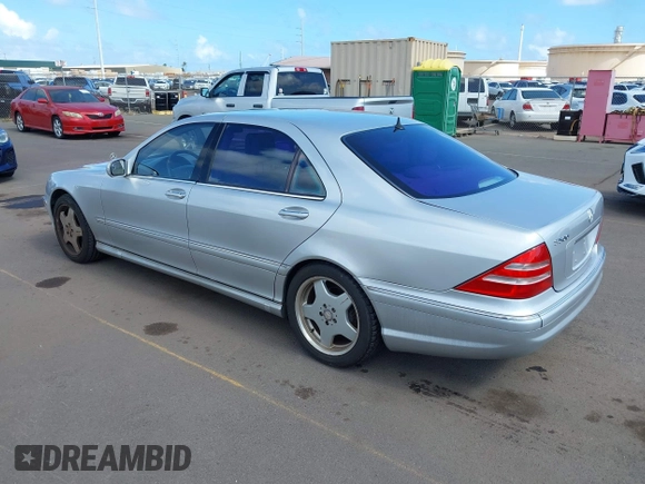2001 Mercedes-Benz S-Class with VIN WDBNG75JX1A192890, listed as a IAAI auction lot 42088877 with 225,966 mi miles. Bid and sale history available at carsss.com. Image 3.