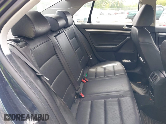 2010 Volkswagen Jetta Limited Edition с VIN 3VWAZ7AJ3AM114399, выставлен на аукционе IAAI как лот 42347963 с пробегом 130 800 миль миль и . История ставок и продаж доступна на DreamBid. Изображение 8.