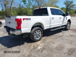 2017 Ford F-250 Lariat z VIN 1FT7W2BT4HEB67122, wystawiony jako IAAI lot #41992637 z przebiegiem 148 187 mil mil oraz . Historia ofert i sprzedaży dostępna na DreamBid. Obrazek 4.