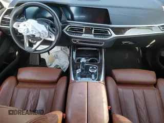 2021 BMW X7 xDrive40i z VIN 5UXCW2C06M9G15321, wystawiony jako Copart lot #46824665 z przebiegiem Nie podano mil oraz Szkoda całkowita • Salvage title. Historia ofert i sprzedaży dostępna na DreamBid. Obrazek 8.