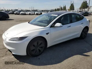2025 Tesla Model 3 Long Range z VIN 5YJ3E1EA8SF884263, wystawiony jako Copart lot #53885785 z przebiegiem 2 706 mil mil oraz Szkoda całkowita • Salvage title. Historia ofert i sprzedaży dostępna na DreamBid. Obrazek 1.
