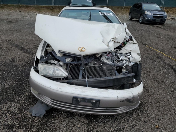 1998 Lexus ES 300 Luxury Sport Sdn with VIN JT8BF28GXW0107231, listed as a Copart auction lot 48043645 with 278,816 mi miles and Salvage Title. Bid and sale history available at carsss.com. Image 11.