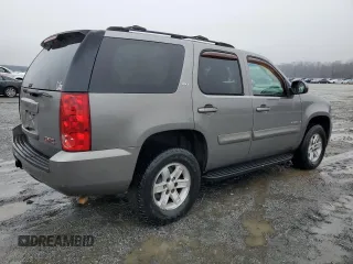 2007 GMC Yukon SLE with VIN 1GKFK13017J106357, listed as a Copart auction lot 84401114 with 279,899 mi miles and Salvage Title. Bid and sale history available at carsss.com. Image 3.