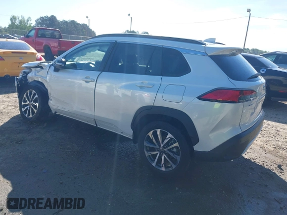 2023 Toyota Corolla Cross XLE z VIN 7MUDAAAG7PV037902, wystawiony jako IAAI lot #42184134 z przebiegiem 17 643 mil mil oraz . Historia ofert i sprzedaży dostępna na DreamBid. Obrazek 3.