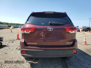 2018 Toyota Highlander SE z VIN 5TDJZRFH9JS825464, wystawiony jako Copart lot #59546165 z przebiegiem 89 655 mil mil oraz Szkoda całkowita • Salvage title. Historia ofert i sprzedaży dostępna na DreamBid. Obrazek 6.