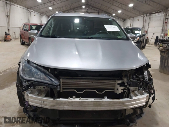 2017 Chrysler Pacifica Touring L with VIN 2C4RC1BG7HR831320, listed as a IAAI auction lot 41805697 with 137,743 mi miles and . Bid and sale history available at DreamBid. Image 12.