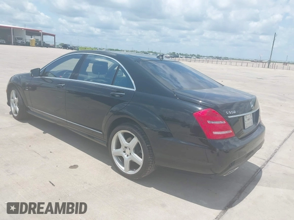 2012 Mercedes-Benz S 550 z VIN WDDNG7DB2CA430249, wystawiony jako IAAI lot #42393133 z przebiegiem 107 283 mil mil oraz . Historia ofert i sprzedaży dostępna na DreamBid. Obrazek 3.