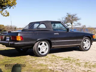 1988 Mercedes-Benz 560 Series 560SL with VIN WDBBA48D6JA089118, listed as a Copart auction lot 47891405 with 154,190 mi miles and Clean Title. Bid and sale history available at carsss.com. Image 3.