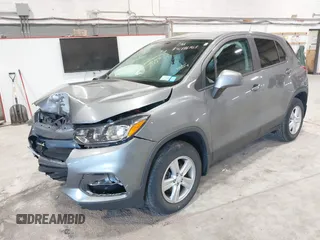 2020 Chevrolet Trax LS z VIN 3GNCJNSB8LL146506, wystawiony jako IAAI lot #41886763 z przebiegiem 21 255 mil mil oraz . Historia ofert i sprzedaży dostępna na DreamBid. Obrazek 2.
