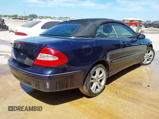 2009 Mercedes-Benz CLK 350 with VIN WDBTK56F69T109623, listed as a IAAI auction lot 42692297 with 111,140 mi miles and . Bid and sale history available at DreamBid. Image 4.