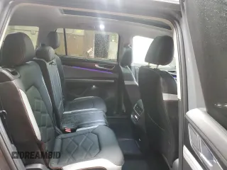 2024 Volkswagen Atlas Peak Edition SE with VIN 1V2CR2CA1RC567900, listed as a Copart auction lot 62120085 with 10,030 mi miles and Salvage title. Bid and sale history available at DreamBid. Image 11.