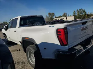 2024 GMC Sierra 3500HD Pro z VIN 1GT49SEY4RF208829, wystawiony jako Copart lot #76388664 z przebiegiem 26 672 mil mil oraz Szkoda całkowita • Salvage title. Historia ofert i sprzedaży dostępna na DreamBid. Obrazek 2.