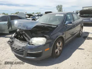 2008 Volkswagen Jetta SE z VIN 3VWRM71K88M178460, wystawiony jako Copart lot #57409555 z przebiegiem 111 714 mil mil oraz Szkoda całkowita • Salvage title. Historia ofert i sprzedaży dostępna na DreamBid. Obrazek 1.