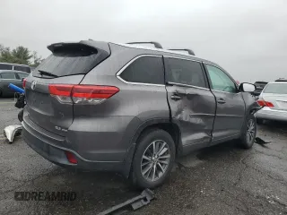 2017 Toyota Highlander XLE z VIN 5TDJZRFH0HS473742, wystawiony jako Copart lot #57229765 z przebiegiem 81 014 mil mil oraz Szkoda całkowita • Salvage title. Historia ofert i sprzedaży dostępna na DreamBid. Obrazek 3.
