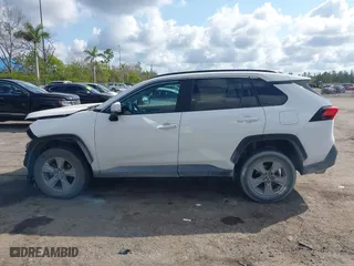 2022 Toyota RAV4 XLE with VIN 2T3P1RFV9NW266137, listed as a IAAI auction lot 41500892 with 15,454 mi miles. Bid and sale history available at carsss.com. Image 14.