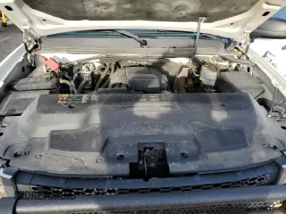 2011 GMC Sierra 2500HD Work Truck z VIN 1GT22ZCG8BZ312243, wystawiony jako Copart lot #83358544 z przebiegiem 186 584 mil mil oraz Szkoda całkowita • Salvage title. Historia ofert i sprzedaży dostępna na DreamBid. Obrazek 11.