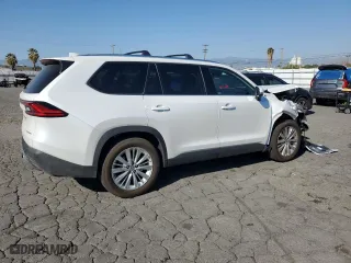 2024 Toyota Grand Highlander XLE with VIN 5TDAAAB52RS063837, listed as a Copart auction lot 46732865 with 2,696 mi miles and Salvage Title. Bid and sale history available at carsss.com. Image 3.