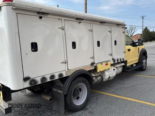 2019 Ford F-550 XL with VIN 1FDUF5GY0KEE44280, listed as a Copart auction lot 49088025 with 69,433 mi miles and Clean Title. Bid and sale history available at carsss.com. Image 4.