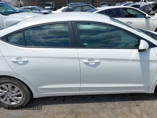 2017 Hyundai Elantra SE z VIN 5NPD74LF3HH097407, wystawiony jako IAAI lot #42216414 z przebiegiem 113 991 mil mil oraz . Historia ofert i sprzedaży dostępna na DreamBid. Obrazek 13.