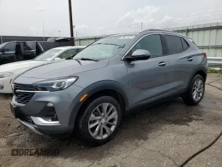2021 Buick Encore GX Essence z VIN KL4MMGSL6MB154142, wystawiony jako Copart lot #54700345 z przebiegiem 86 638 mil mil oraz Czysty tytuł • Clean title. Historia ofert i sprzedaży dostępna na DreamBid. Obrazek 1.