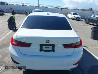 2020 BMW 3 Series 330i with VIN 3MW5R1J02L8B31552, listed as a IAAI auction lot 41760488 with 32,918 mi miles. Bid and sale history available at carsss.com. Image 16.