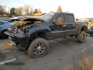 2011 GMC Sierra 2500HD Denali z VIN 1GT125C88BF206437, wystawiony jako Copart lot #48537905 z przebiegiem Nie podano mil oraz Szkoda całkowita • Salvage title. Historia ofert i sprzedaży dostępna na DreamBid. Obrazek 1.